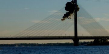 Киевские политики придумали, как бежать из столицы не через мост